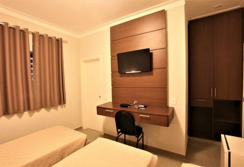 غرفة ديلوكس ثلاثية, Fernandao