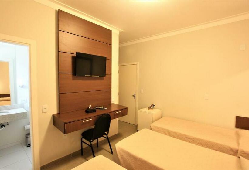 غرفة ديلوكس ثلاثية, Fernandao