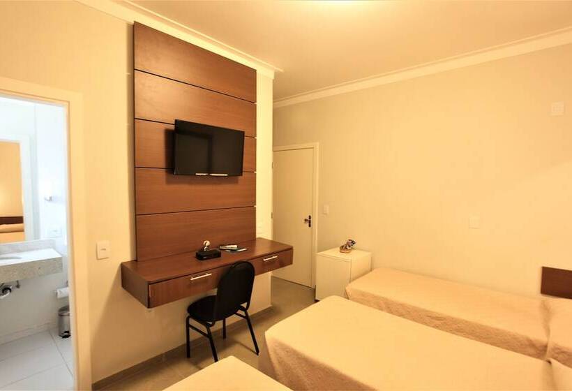 غرفة ديلوكس ثلاثية, Fernandao