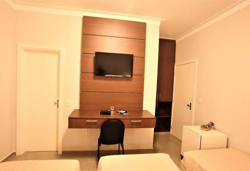 غرفة ديلوكس ثلاثية, Fernandao