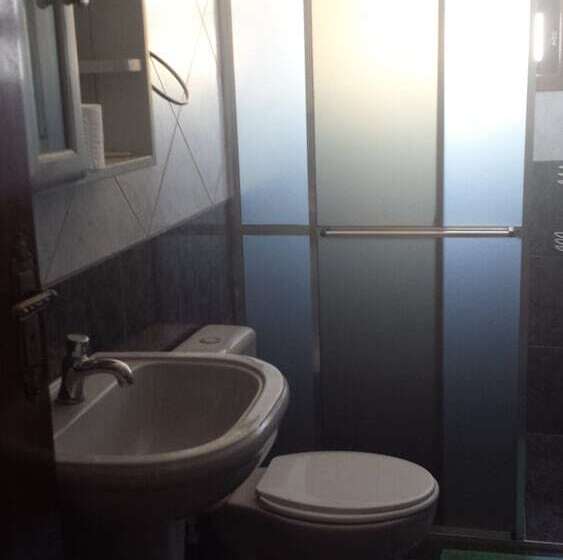 Quarto Estandar Individual Banheiro Compartilhado, Pousada Sognares