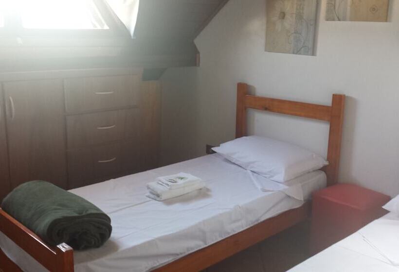 バス共有のスタンダードルーム, Pousada Sognares