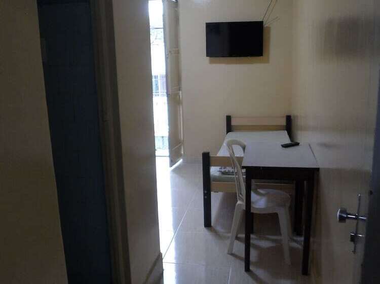 标准单人间, Avenida