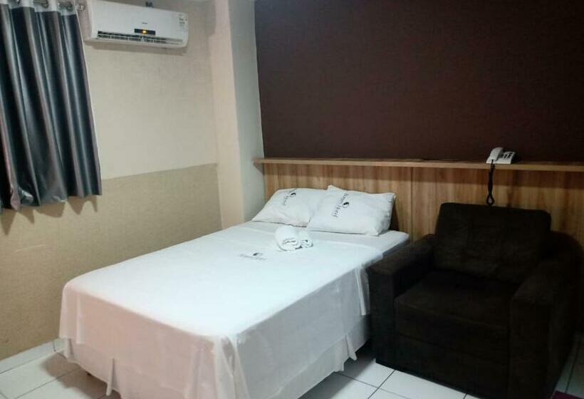 غرفة إقتصادية فردية, Borges