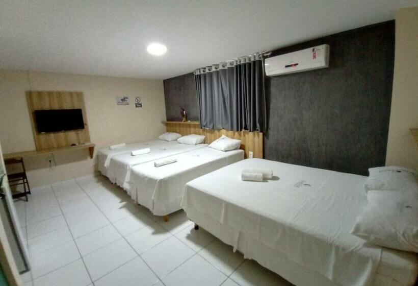 غرفة قياسية ثلاثية, Borges