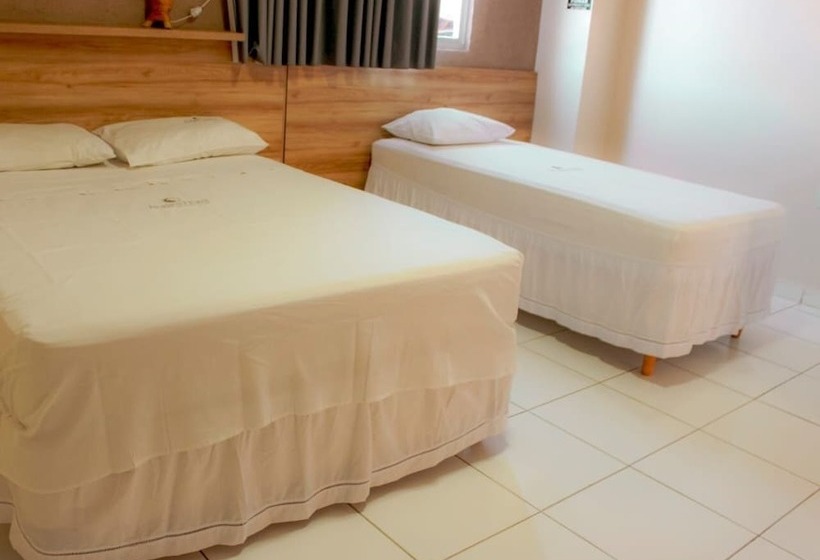 غرفة قياسية رباعية, Borges