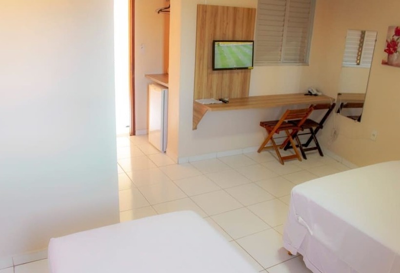 غرفة قياسية رباعية, Borges