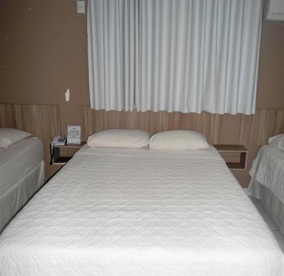 غرفة عائلية, Borges