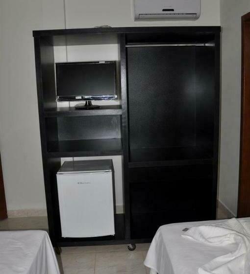 חדר סטנדרט לשלושה, Bougainville Barreiras