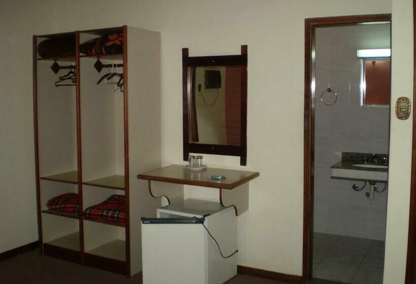 デラックストリプルルーム, Colonial