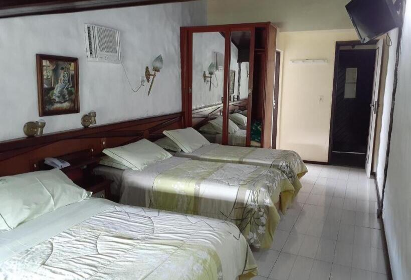 四人标准间, Gallardin Palace