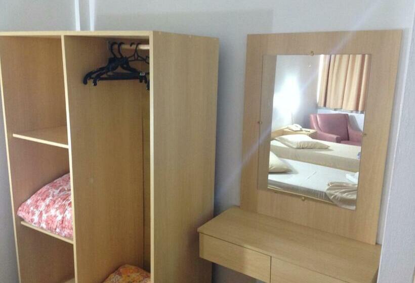 四人豪华间, St. John