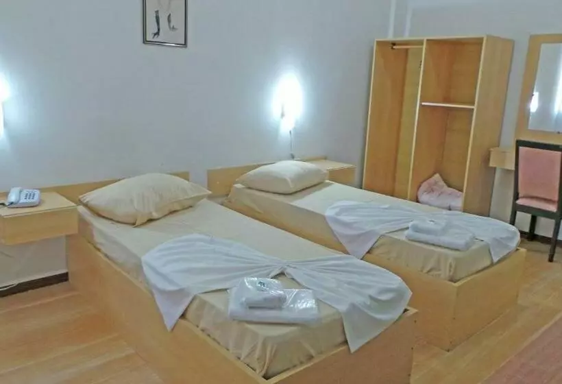 Deluxe Neljän Hengen Huone, St. John