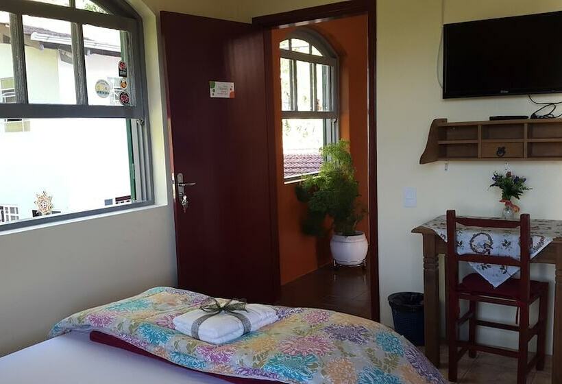 סוויטה, Joinville Hostel & Pousada