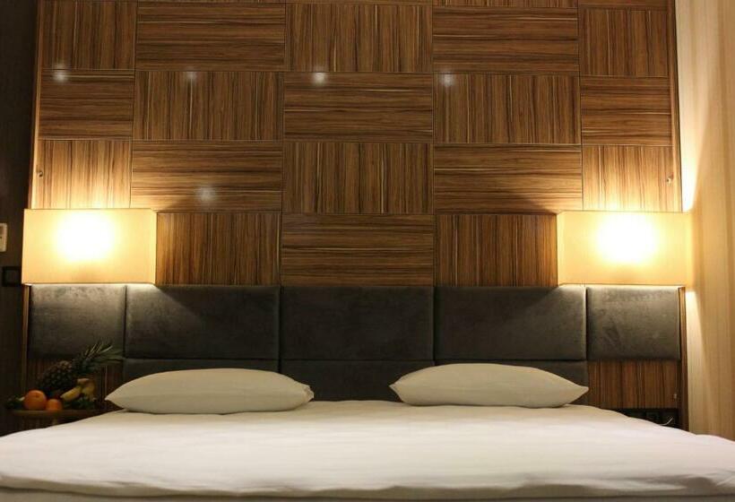 سوییت جونیور لوکس, Neba Royal