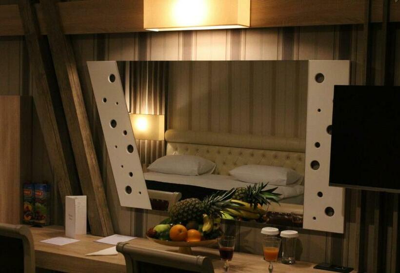 اتاق استاندارد سه نفره, Neba Royal