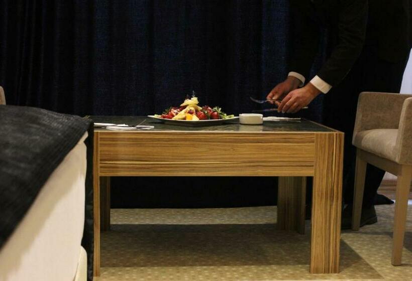 سوییت جونیور لوکس, Neba Royal