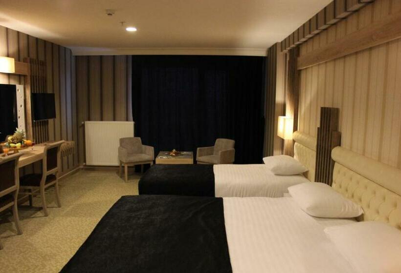 اتاق استاندارد سه نفره, Neba Royal