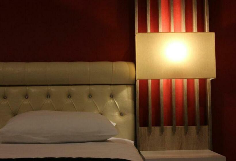 سوییت جونیور لوکس, Neba Royal