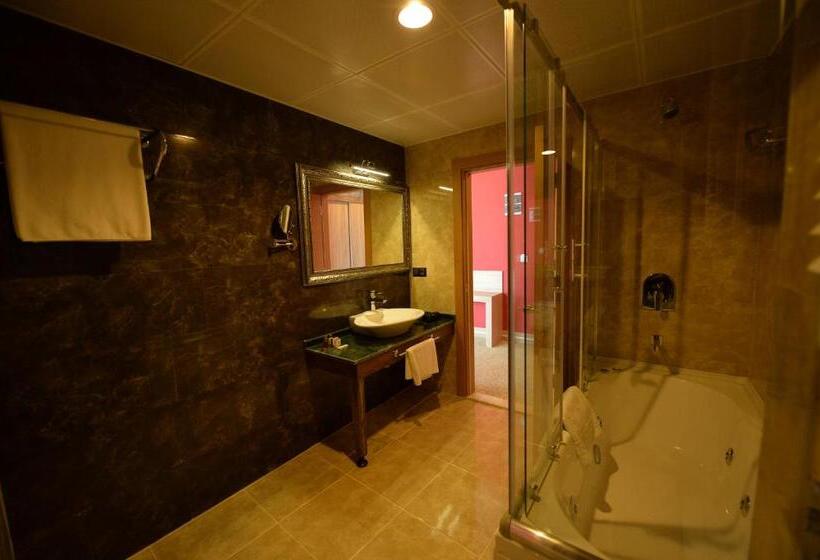 سوییت جونیور لوکس, Neba Royal