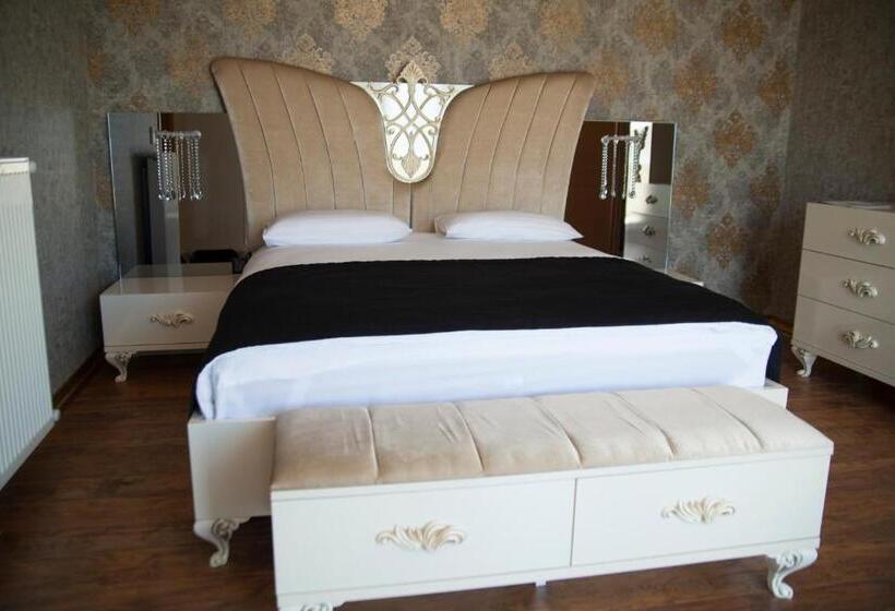 سوئیت با تخت بزرگ, Neba Royal