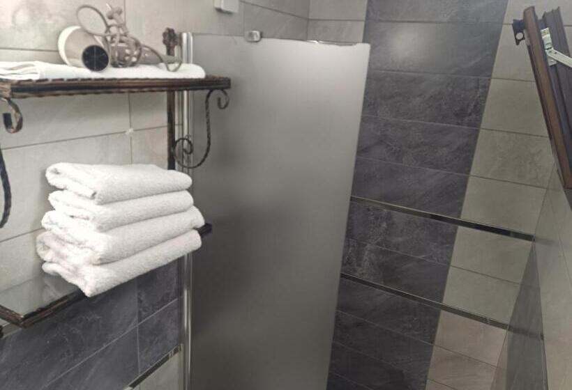 חדר משפחתי, Ena Serenity Boutique