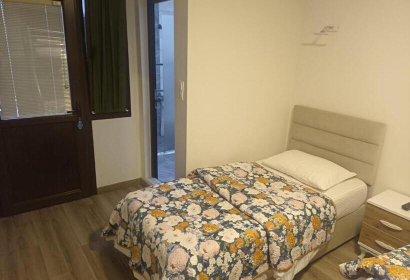 חדר משפחתי, Ena Serenity Boutique