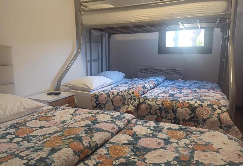 חדר משפחתי, Ena Serenity Boutique