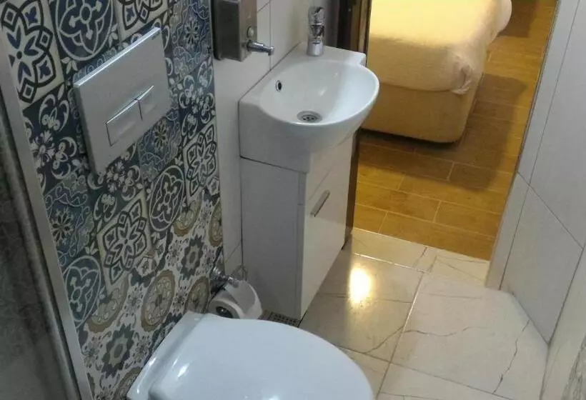 Economy Room