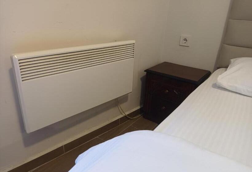 חדר דלוקס לשלושה, Ena Serenity Boutique