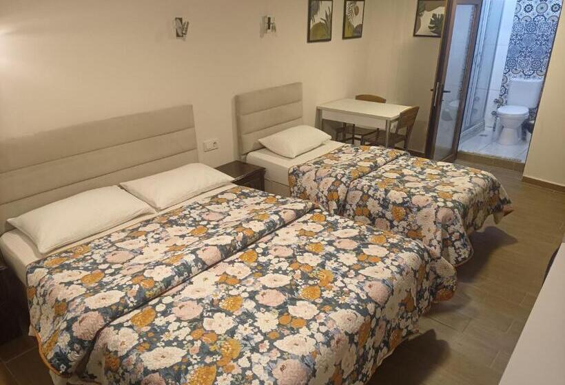 חדר דלוקס לשלושה, Ena Serenity Boutique