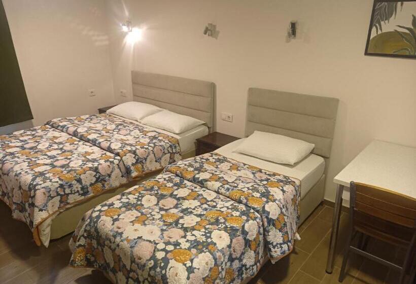 חדר דלוקס לשלושה, Ena Serenity Boutique