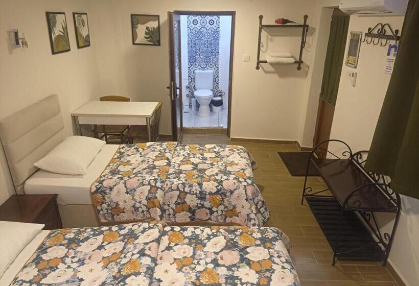 חדר דלוקס לשלושה, Ena Serenity Boutique