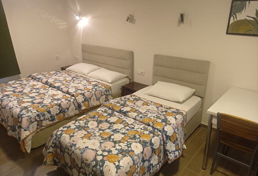 חדר קומפורט לשלושה, Ena Serenity Boutique