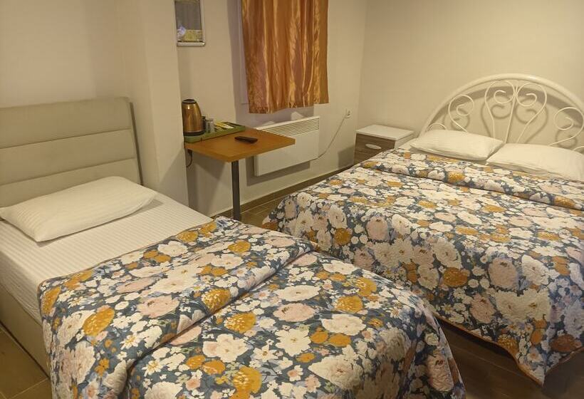 חדר משפחתי, Ena Serenity Boutique