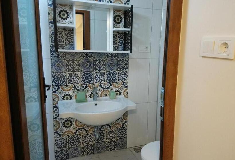 חדר משפחתי, Ena Serenity Boutique