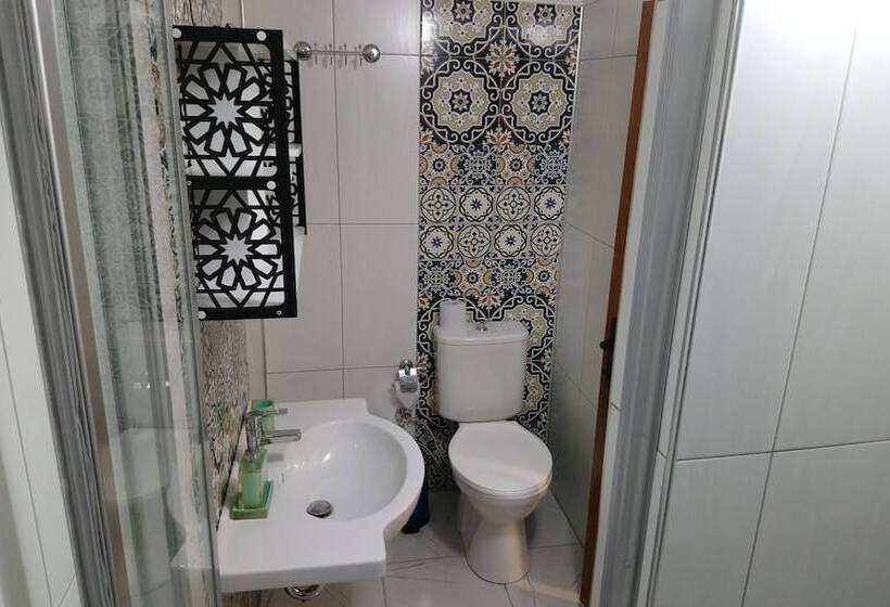 חדר משפחתי, Ena Serenity Boutique