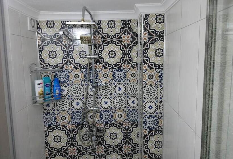 חדר משפחתי, Ena Serenity Boutique