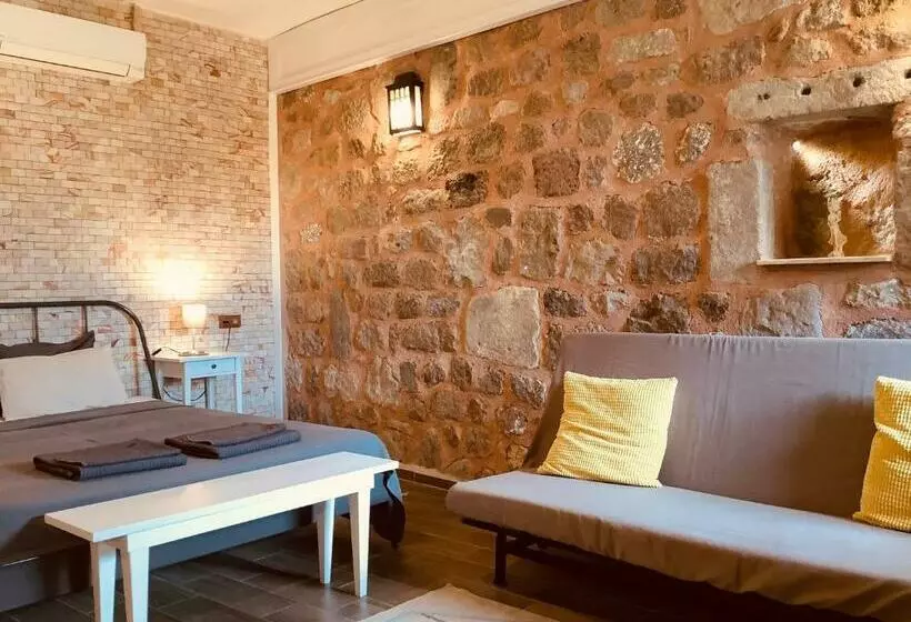 インサイドデラックスルーム, Attalos Suites