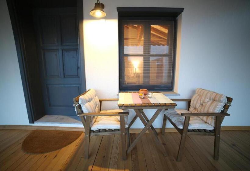 غرفة ديلوكس مطلّة علي الحديقة, Attalos Suites