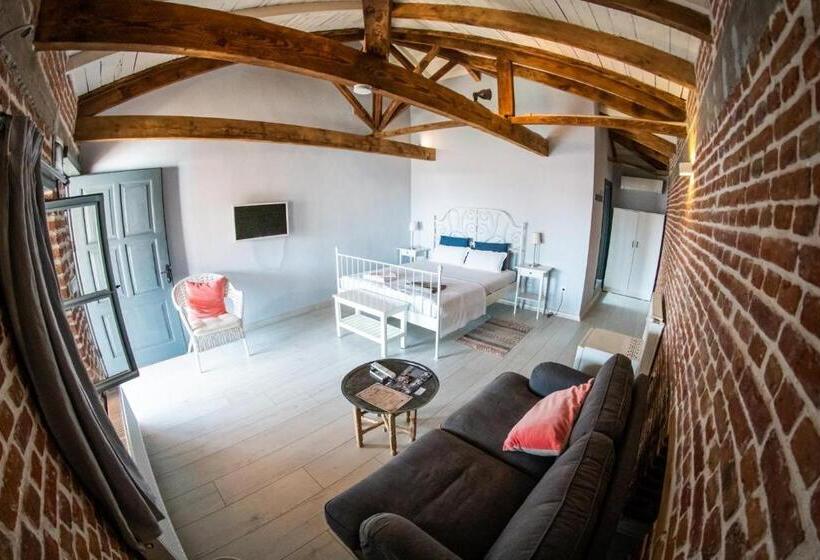 غرفة ديلوكس مطلّة علي الحديقة, Attalos Suites