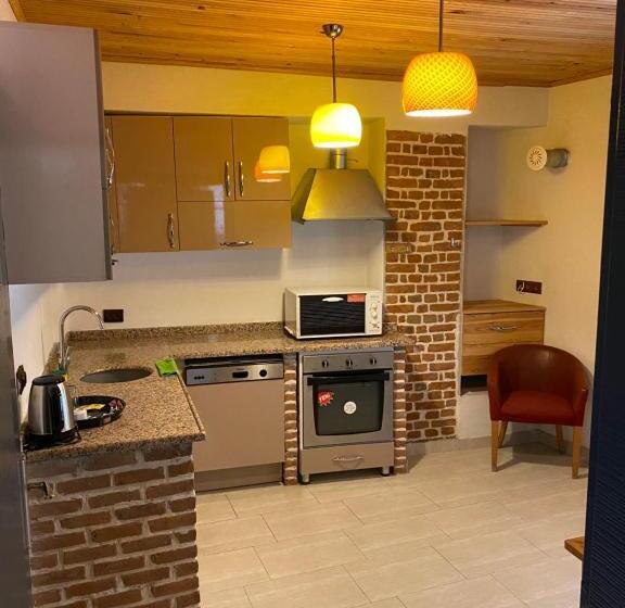 디럭스 패밀리 룸, Attalos Suites