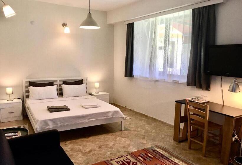 غرفة ديلوكس عائلية, Attalos Suites