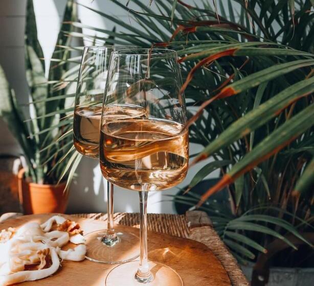 غرفة قياسية ثلاثية, Attalos Suites