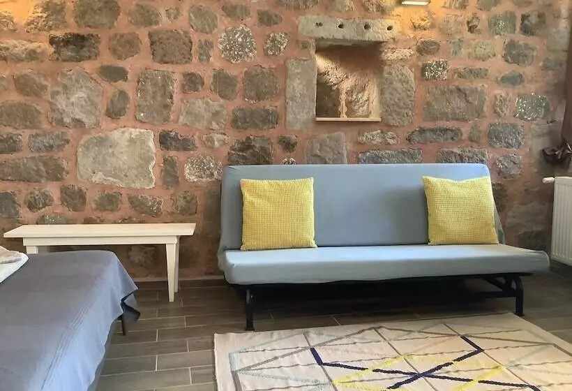 デラックスルーム, Attalos Suites