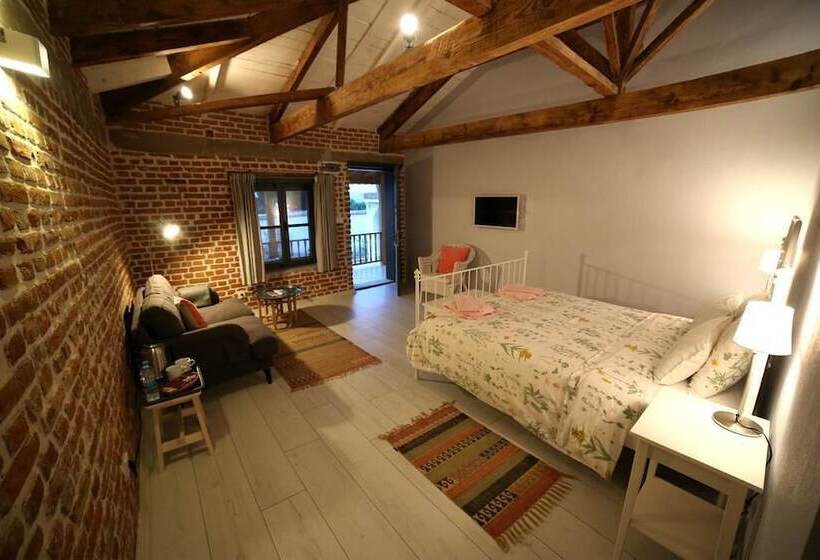 غرفة ديلوكس مطلّة علي الحديقة, Attalos Suites