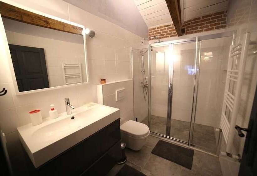 디럭스 스위트, Attalos Suites