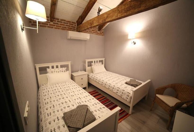 جناح ديلوكس, Attalos Suites