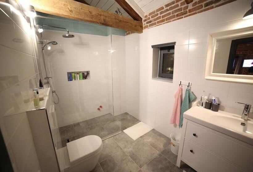 디럭스 스위트, Attalos Suites