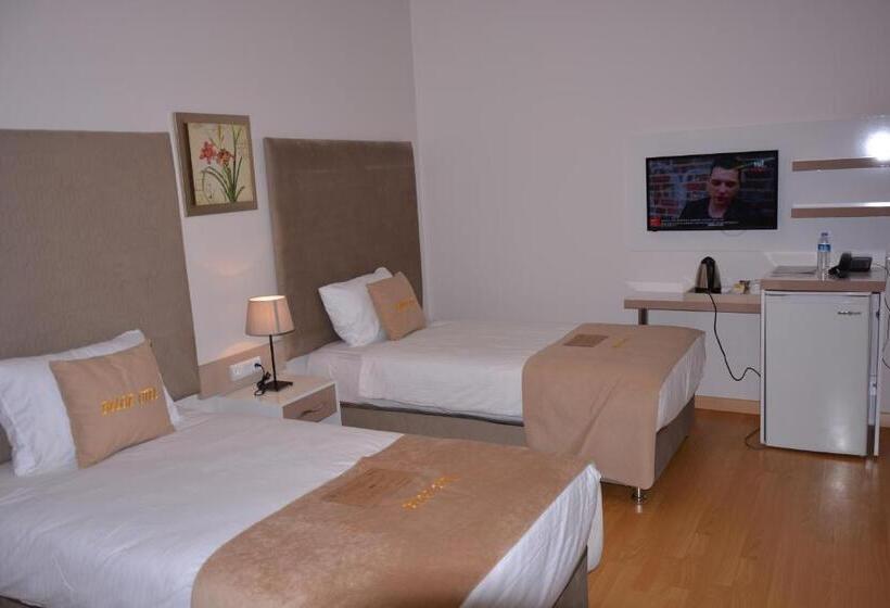 غرفة قياسية ثلاثية, Bilge Suite